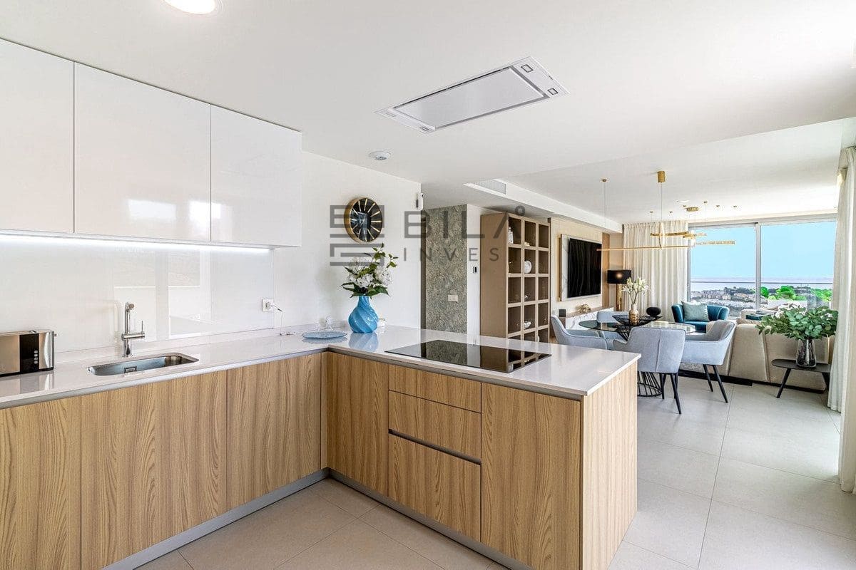 2 Zimmer Penthouse zu verkaufen in La Cala de Mijas mit Pool - 895.000 € (Ref: 9694576)