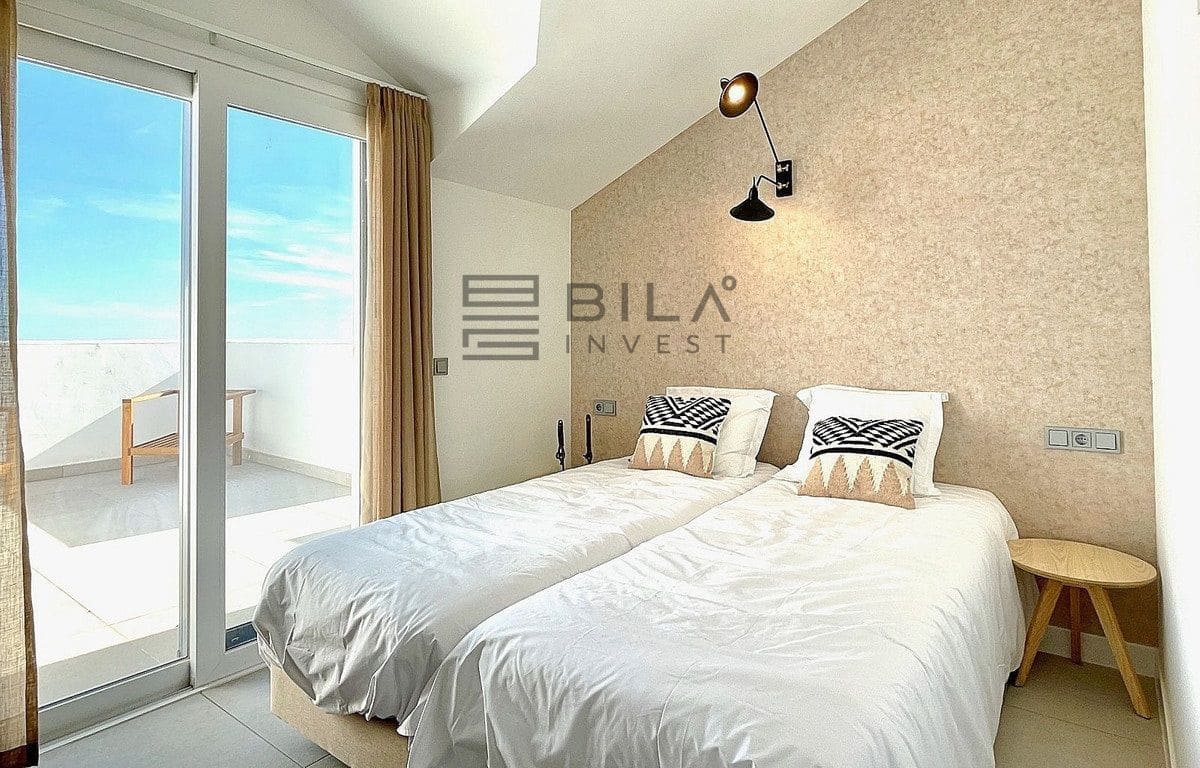 3 bedroom Penthouse for sale in Benalmadena with pool - € 680,000 (Ref: 9694578)