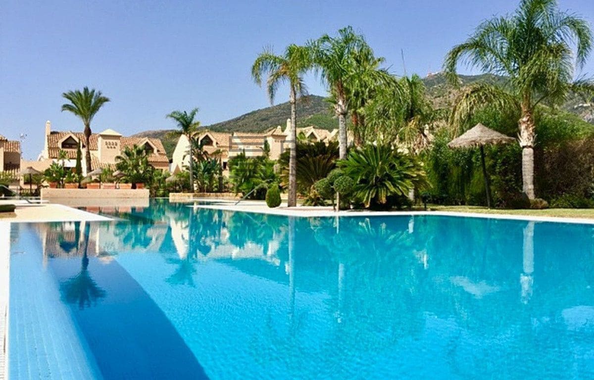 3 bedroom Penthouse for sale in Benalmadena with pool - € 680,000 (Ref: 9694578)