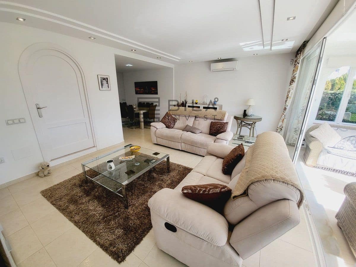 3 sovrum Hus till salu i Miraflores med pool garage - 599 000 € (Ref: 9694579)