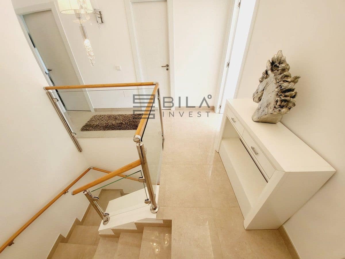 3 sovrum Hus till salu i Miraflores med pool garage - 599 000 € (Ref: 9694579)