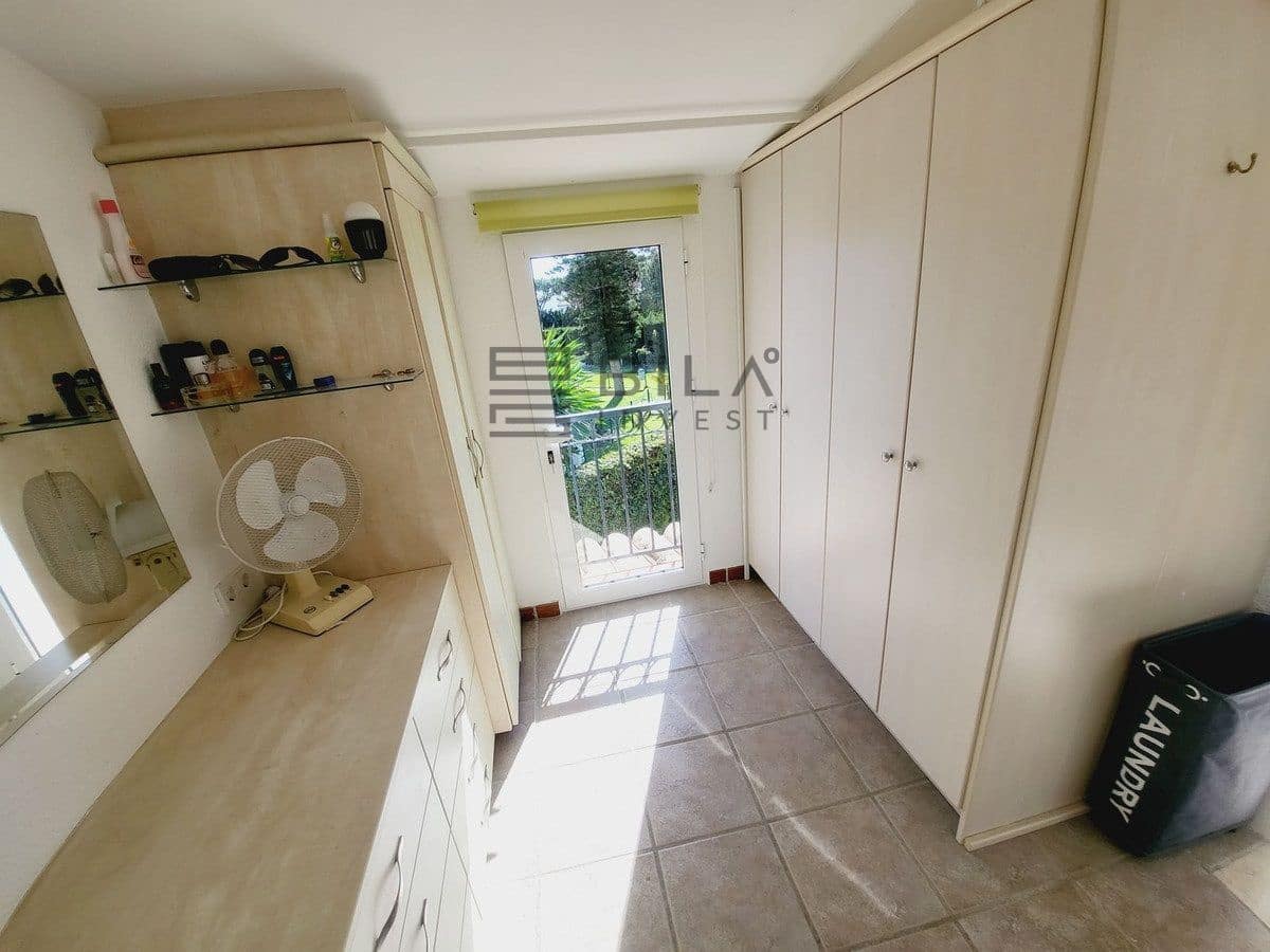 3 sovrum Hus till salu i Miraflores med pool garage - 599 000 € (Ref: 9694579)