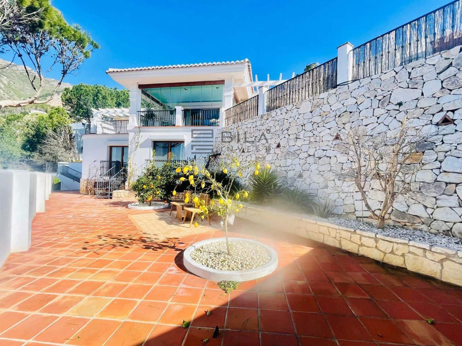 4 bedroom Villa for sale in Valtocado with pool garage - € 1,075,000 (Ref: 9696706)