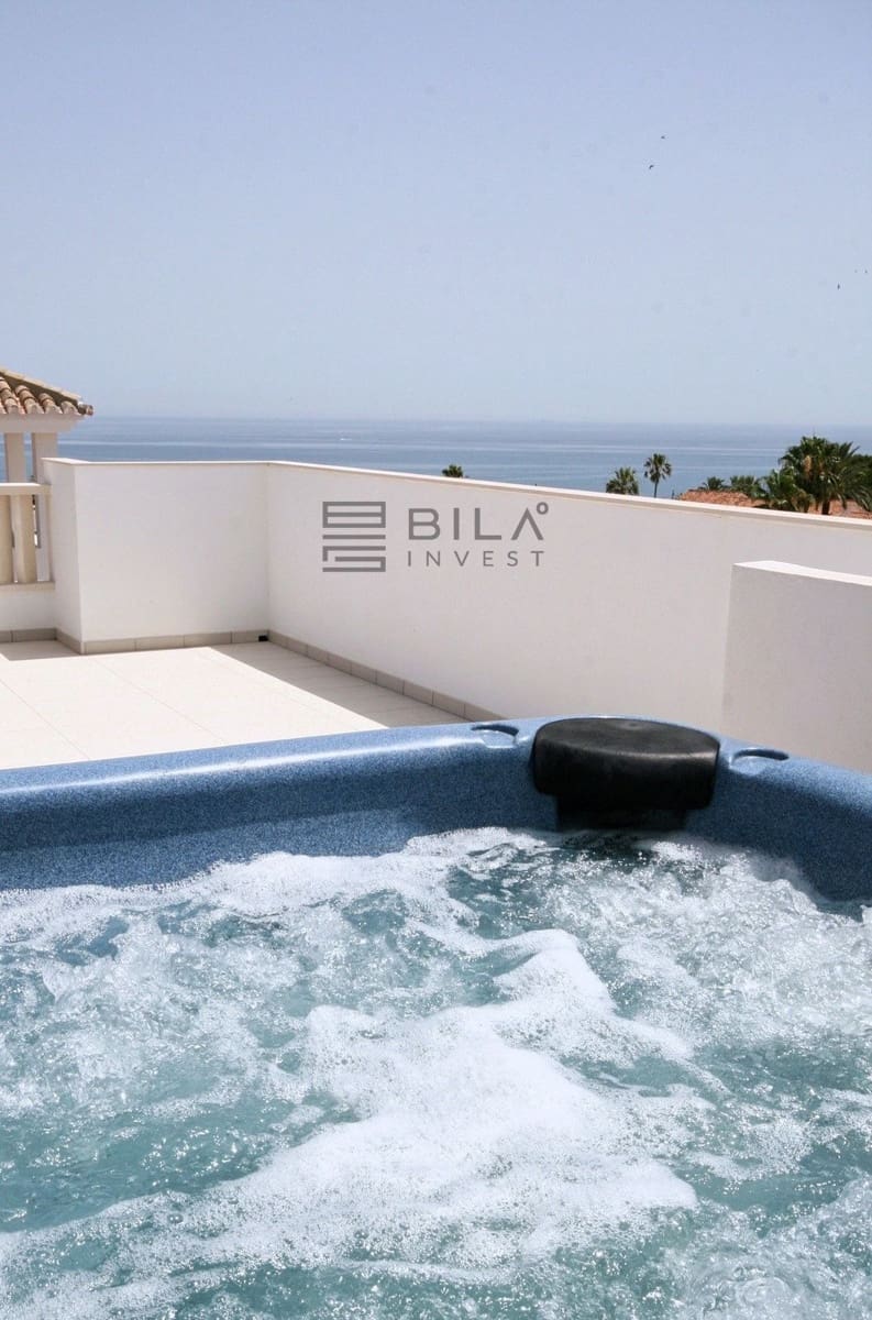 4 bedroom Villa for sale in La Cala de Mijas with pool garage - € 995,000 (Ref: 9714407)
