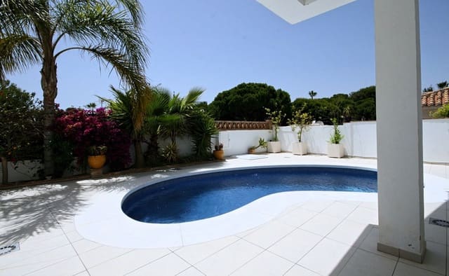 4 sypialnia Willa na sprzedaż w La Cala de Mijas, Mijas z basenem garażem - 995 000 € (Ref: 9714407)