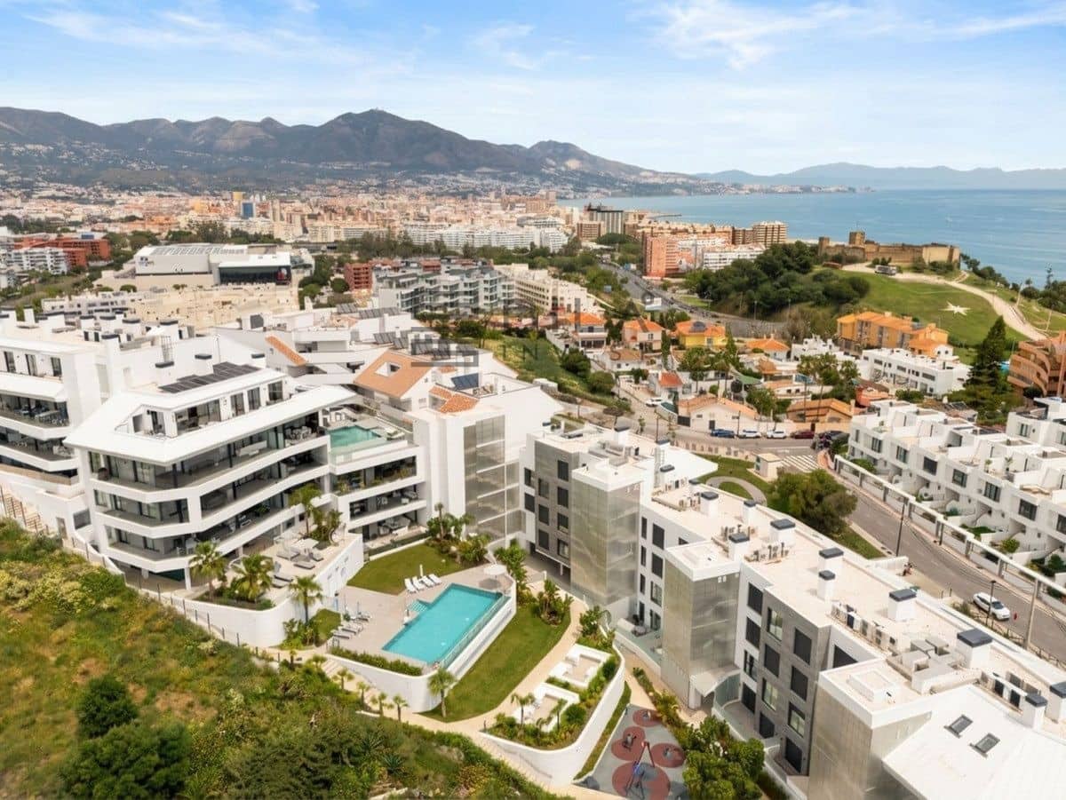 2 quarto Penthouse para venda em Fuengirola com piscina - 379 500 € (Ref: 9714410)