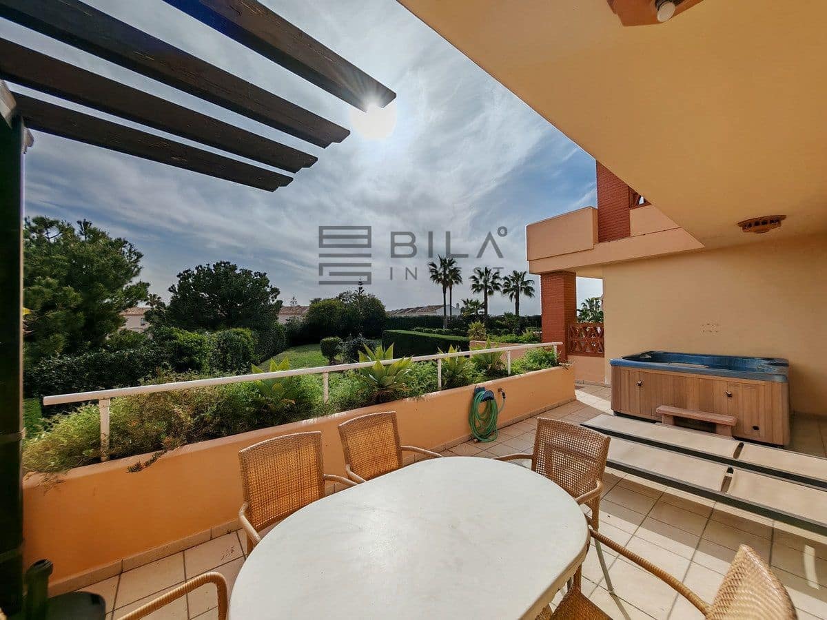 2 bedroom Flat for sale in El Faro with pool garage - € 399,000 (Ref: 9714414)