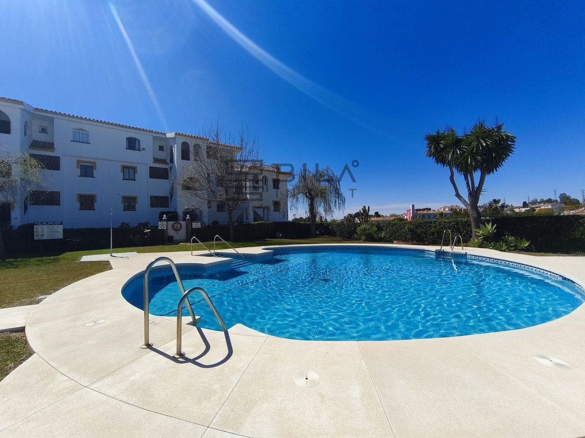 2 soverom Leilighet til salgs i Riviera del Sol med svømmebasseng - € 289 999 (Ref: 9714417)