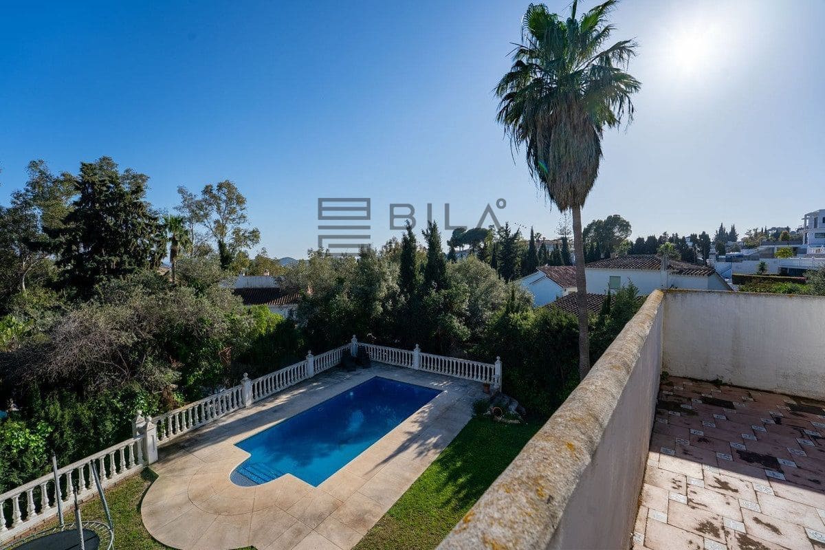 3 bedroom Villa for sale in La Sierrezuela with pool garage - € 649,000 (Ref: 9714420)