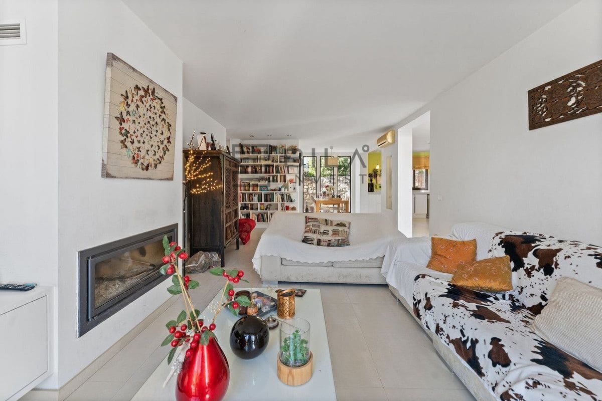 3 bedroom Villa for sale in La Sierrezuela with pool garage - € 649,000 (Ref: 9714420)