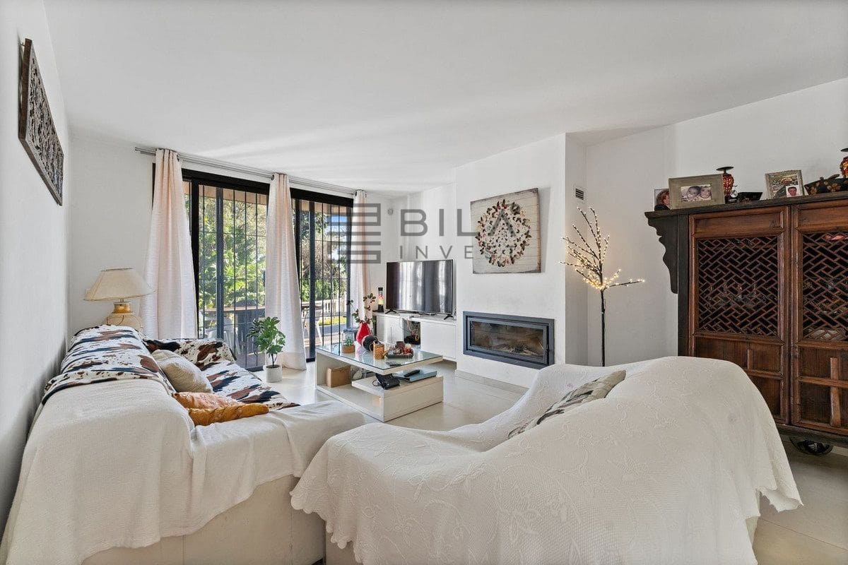 3 bedroom Villa for sale in La Sierrezuela with pool garage - € 649,000 (Ref: 9714420)