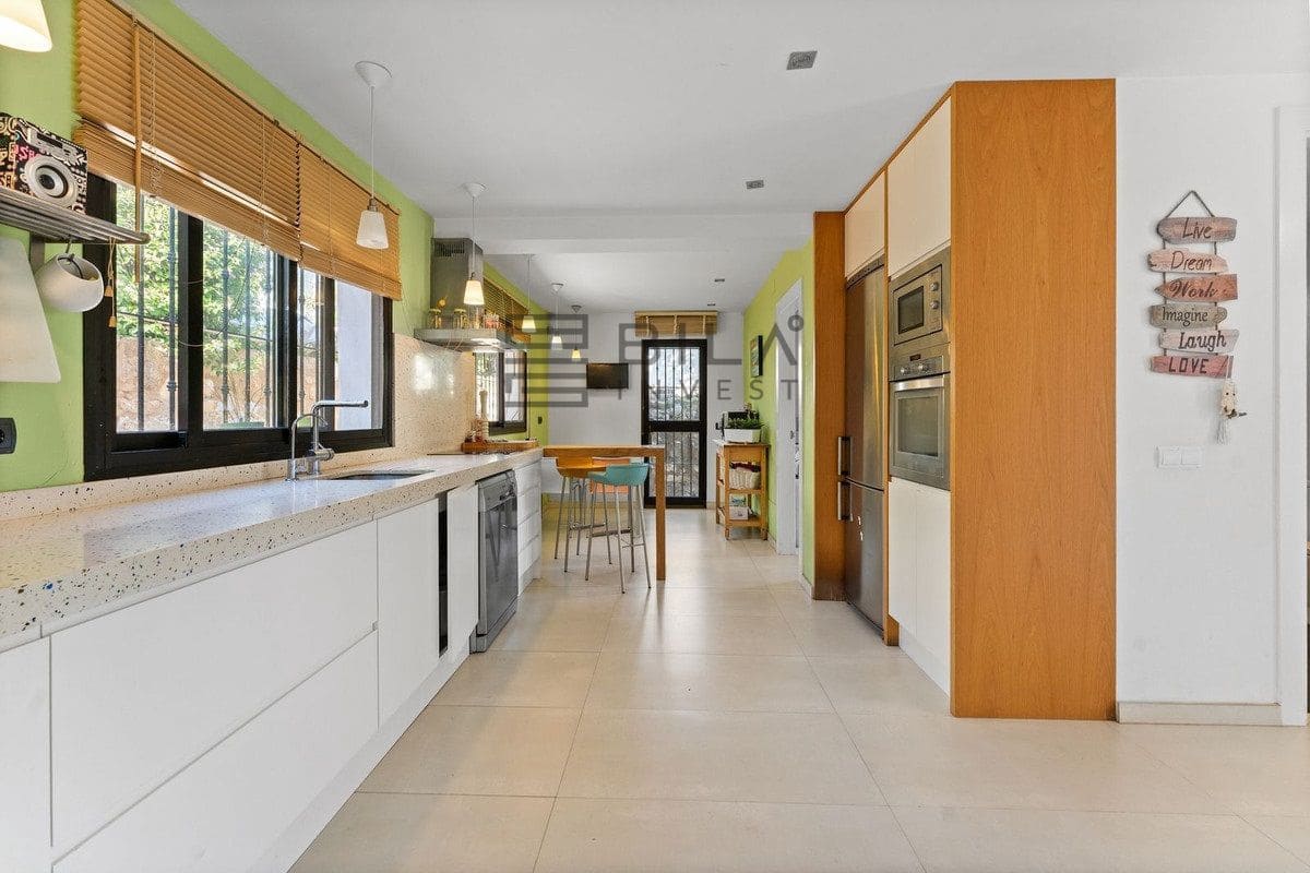 3 bedroom Villa for sale in La Sierrezuela with pool garage - € 649,000 (Ref: 9714420)