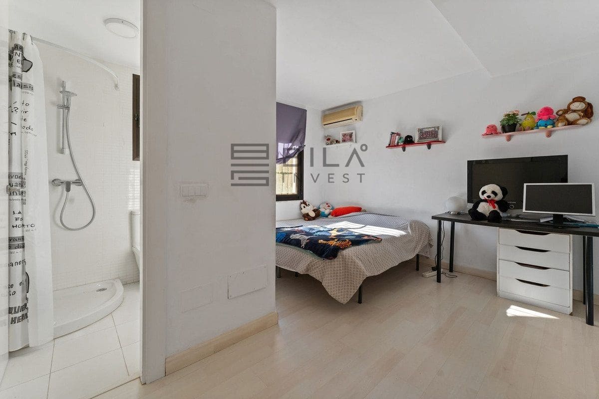 3 bedroom Villa for sale in La Sierrezuela with pool garage - € 649,000 (Ref: 9714420)