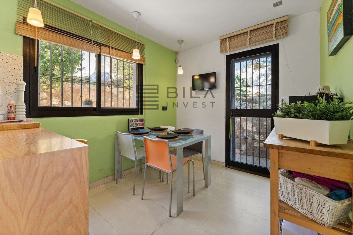 3 bedroom Villa for sale in La Sierrezuela with pool garage - € 649,000 (Ref: 9714420)