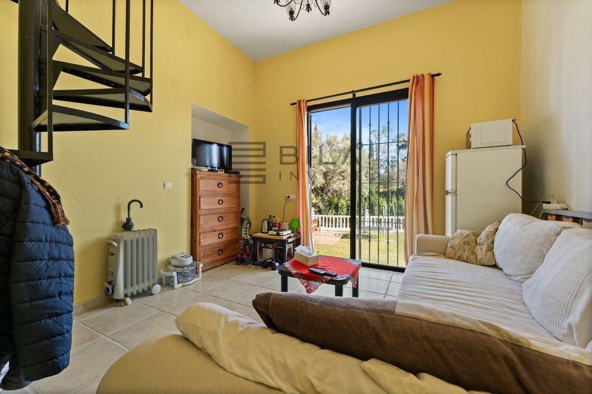 3 bedroom Villa for sale in La Sierrezuela with pool garage - € 649,000 (Ref: 9714420)