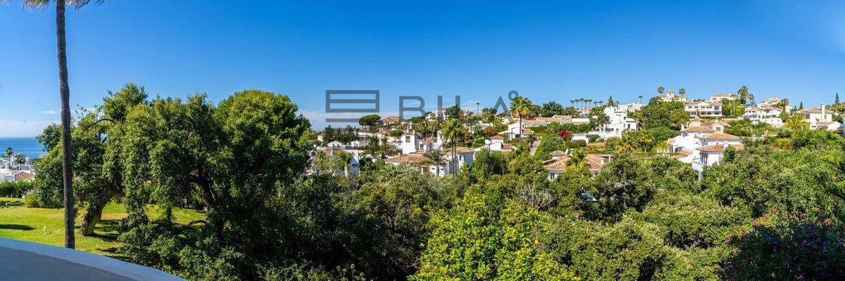 Piso de 2 habitaciones en Calahonda en venta con piscina garaje - 339.000 € (Ref: 9730511)