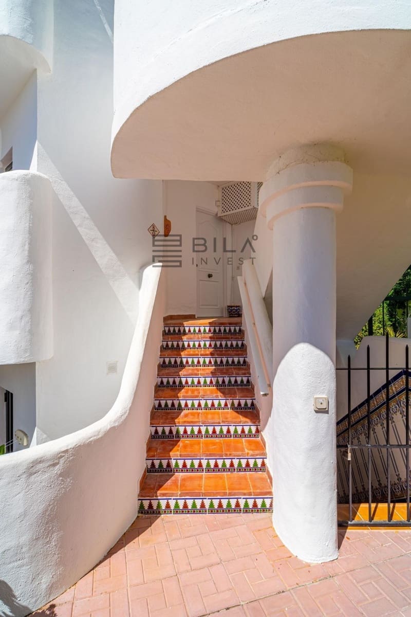 Piso de 2 habitaciones en Calahonda en venta con piscina garaje - 339.000 € (Ref: 9730511)