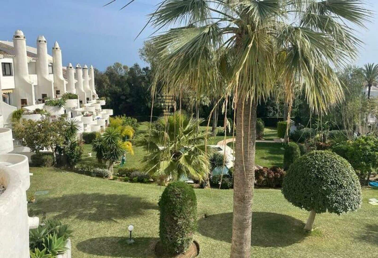 Piso de 2 habitaciones en Calahonda en venta con piscina garaje - 339.000 € (Ref: 9730511)