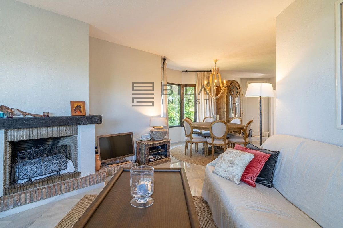 Piso de 2 habitaciones en Calahonda en venta con piscina garaje - 339.000 € (Ref: 9730511)