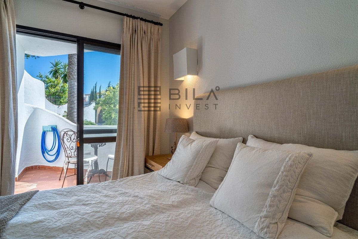 Piso de 2 habitaciones en Calahonda en venta con piscina garaje - 339.000 € (Ref: 9730511)