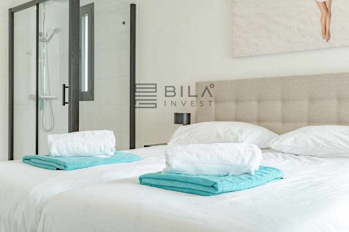 3 bedroom Flat for sale in Mijas Costa with pool garage - € 450,000 (Ref: 9730513)