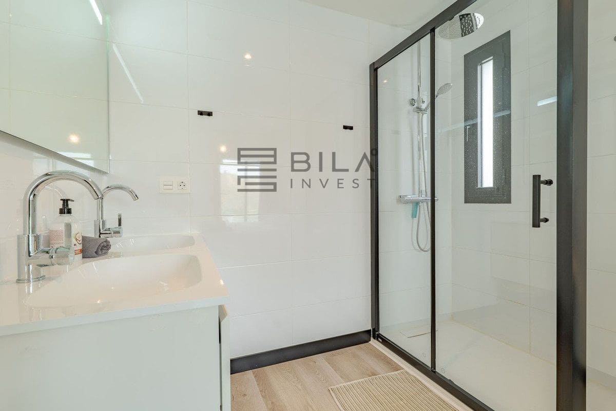 3 bedroom Flat for sale in Mijas Costa with pool garage - € 450,000 (Ref: 9730513)