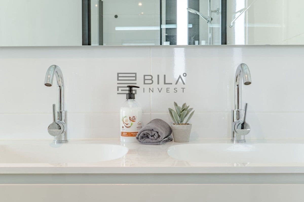 3 bedroom Flat for sale in Mijas Costa with pool garage - € 450,000 (Ref: 9730513)