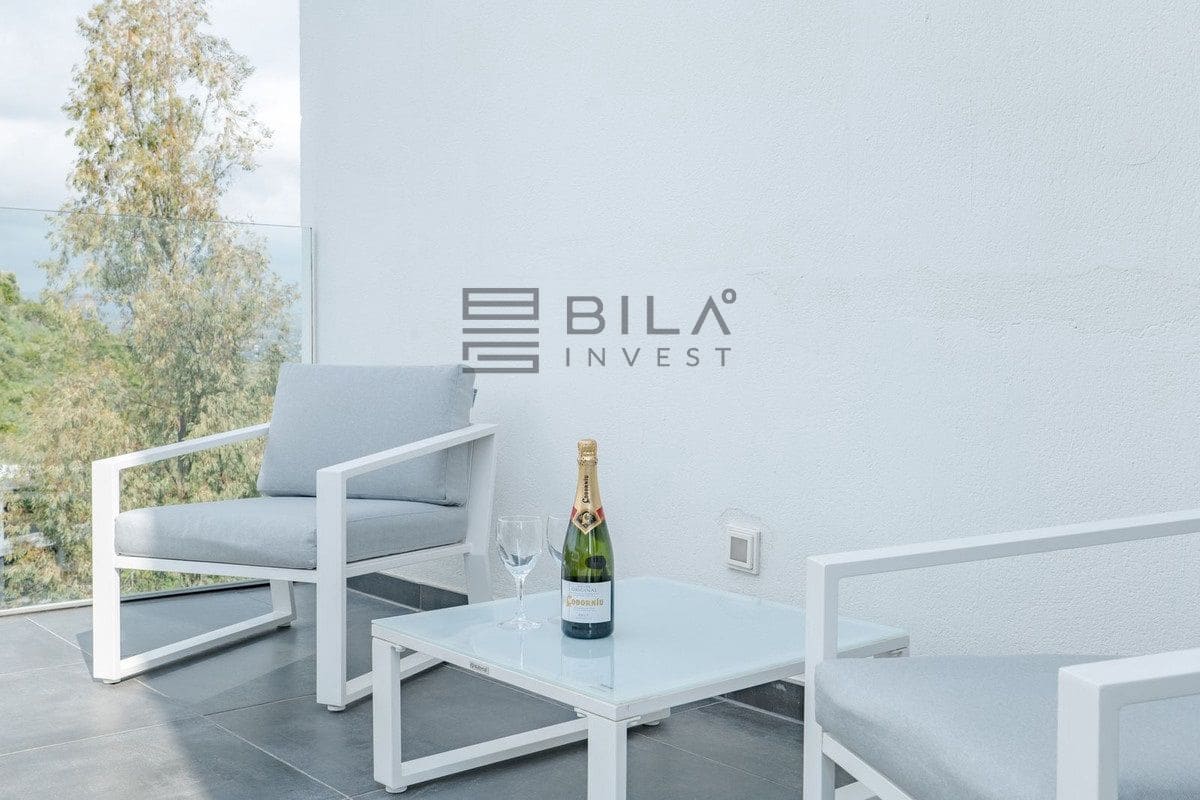 3 bedroom Flat for sale in Mijas Costa with pool garage - € 450,000 (Ref: 9730513)