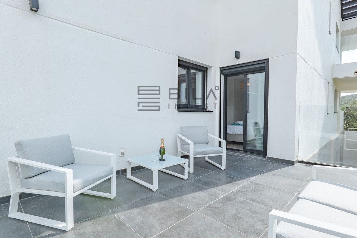 3 bedroom Flat for sale in Mijas Costa with pool garage - € 450,000 (Ref: 9730513)