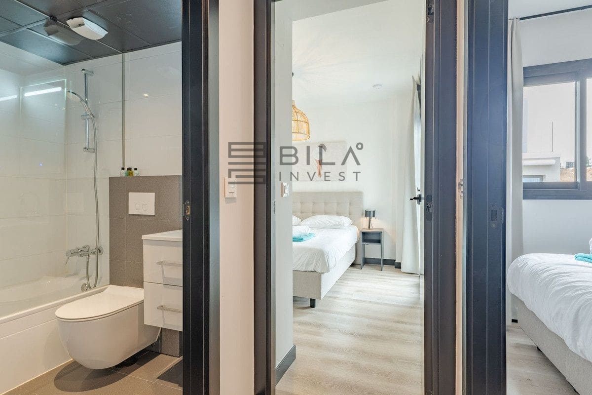 3 bedroom Flat for sale in Mijas Costa with pool garage - € 450,000 (Ref: 9730513)