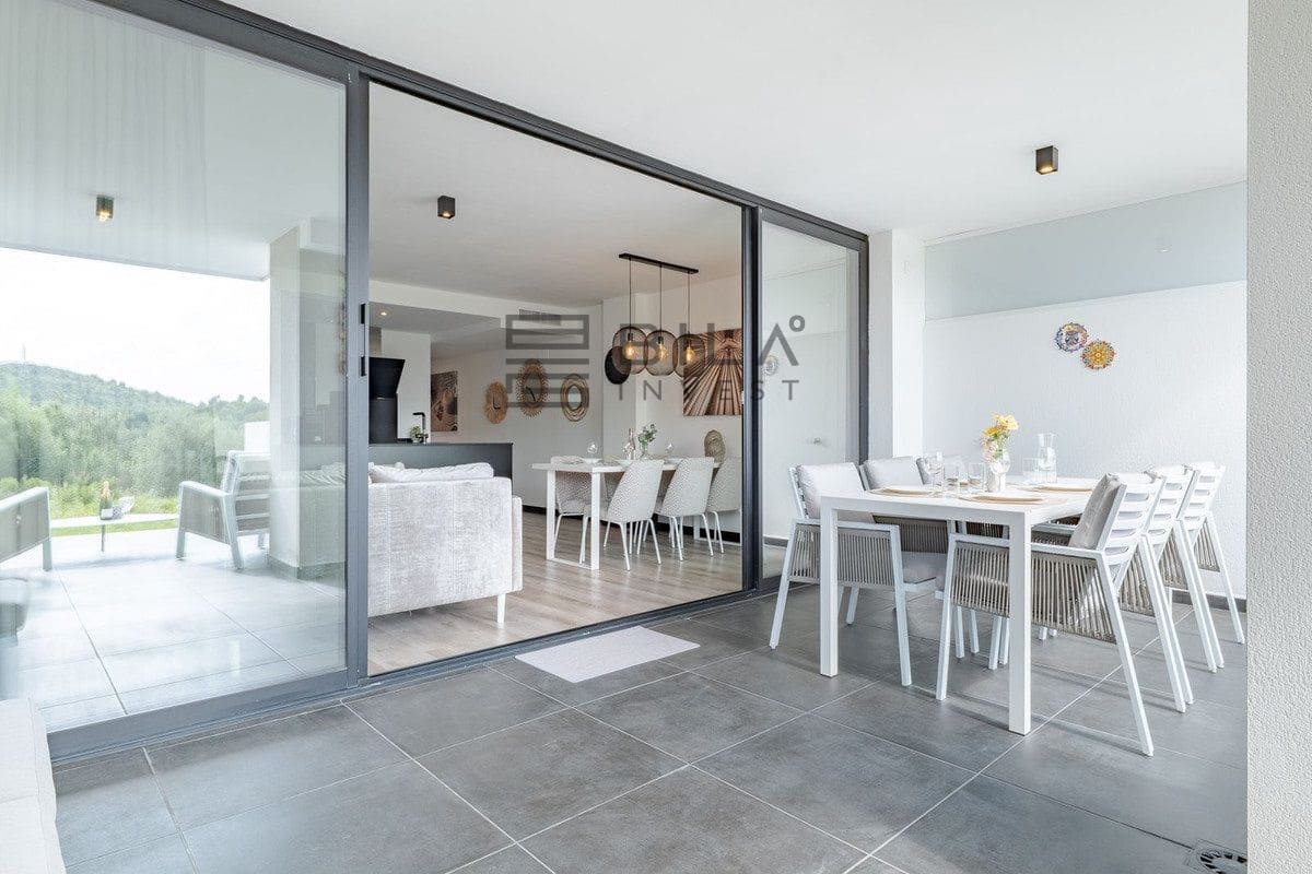 3 bedroom Flat for sale in Mijas Costa with pool garage - € 450,000 (Ref: 9730513)