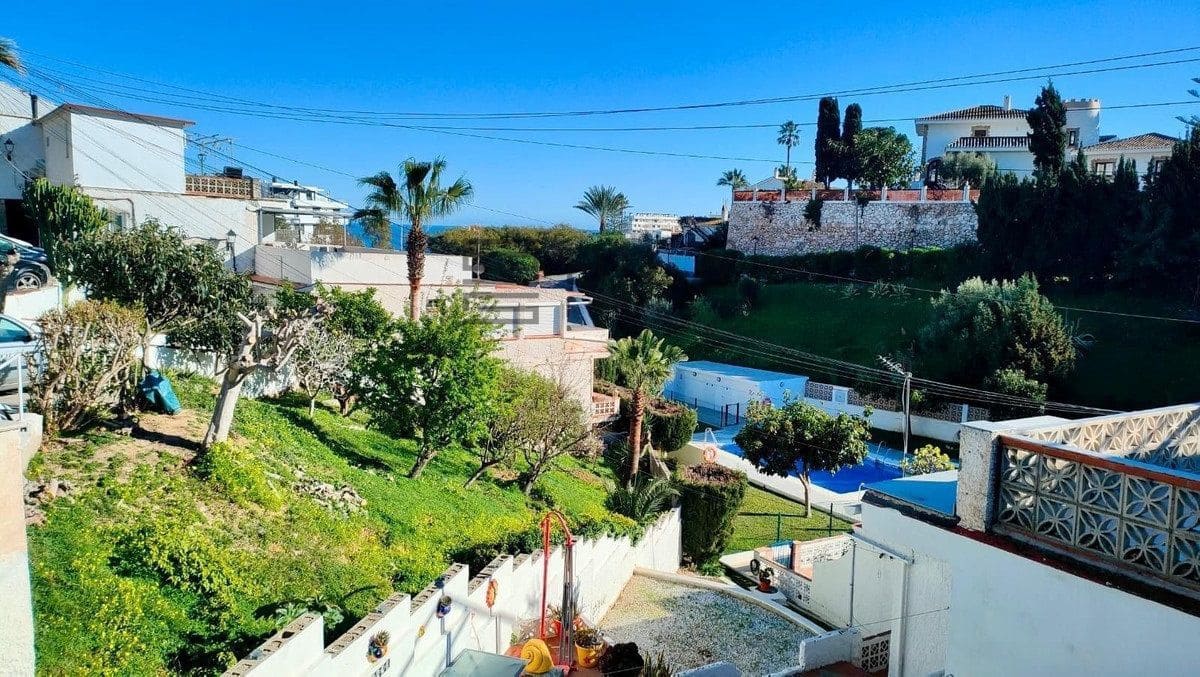 3 bedroom Flat for sale in El Faro with pool garage - € 290,000 (Ref: 9730516)