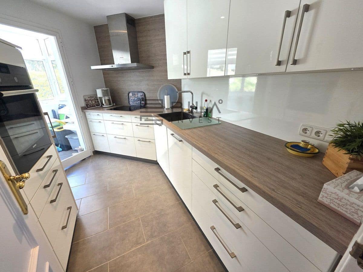 2 bedroom Penthouse for sale in Calahonda with pool - € 349,000 (Ref: 9730517)