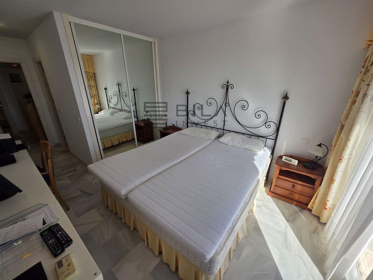 2 bedroom Penthouse for sale in Calahonda with pool - € 349,000 (Ref: 9730517)