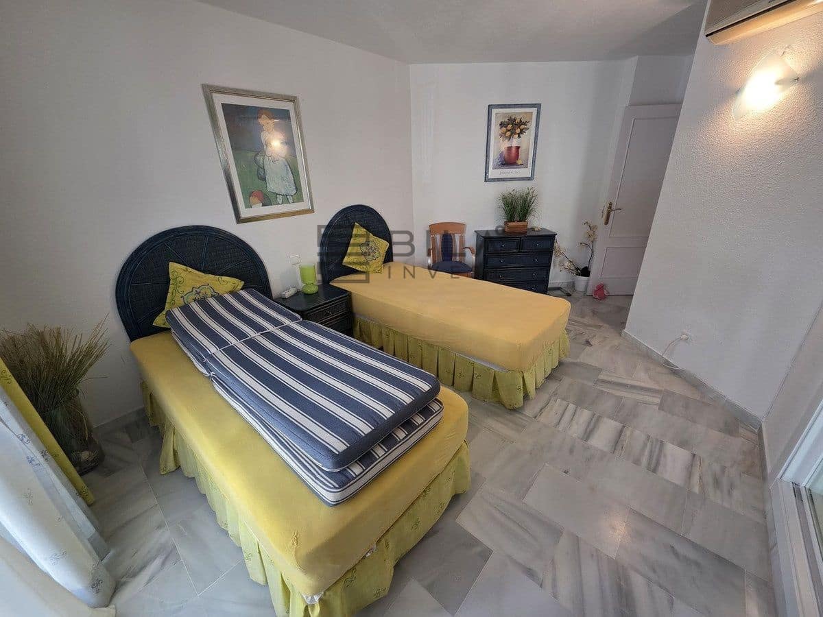 2 bedroom Penthouse for sale in Calahonda with pool - € 349,000 (Ref: 9730517)