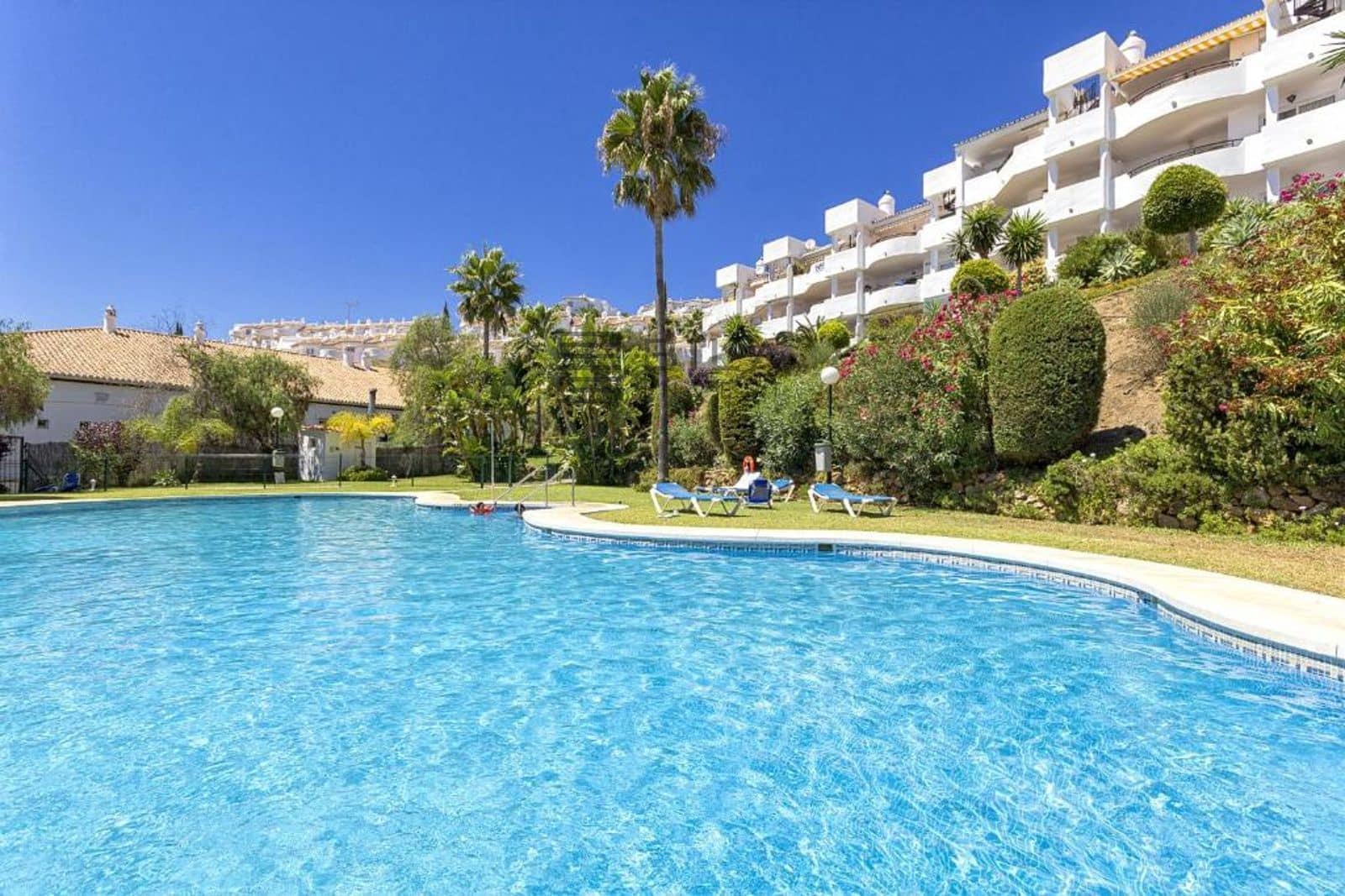 2 bedroom Penthouse for sale in Calahonda with pool - € 349,000 (Ref: 9730517)