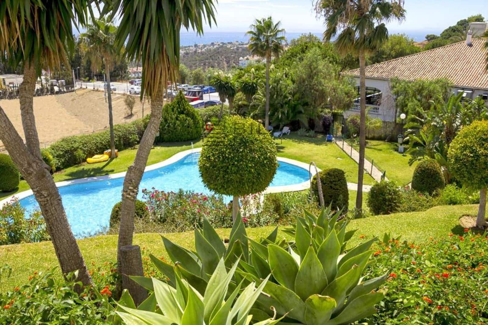 2 bedroom Penthouse for sale in Calahonda with pool - € 349,000 (Ref: 9730517)