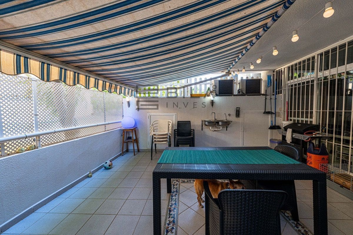 2 makuuhuone Asunto myytävänä paikassa Fuengirola mukana uima-altaan 
autotalli - 299 000 € (Ref: 9737751)