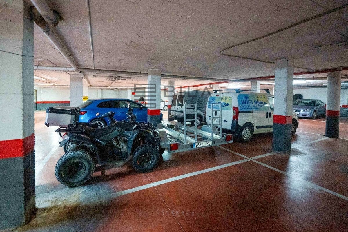 2 makuuhuone Asunto myytävänä paikassa Fuengirola mukana uima-altaan 
autotalli - 299 000 € (Ref: 9737751)