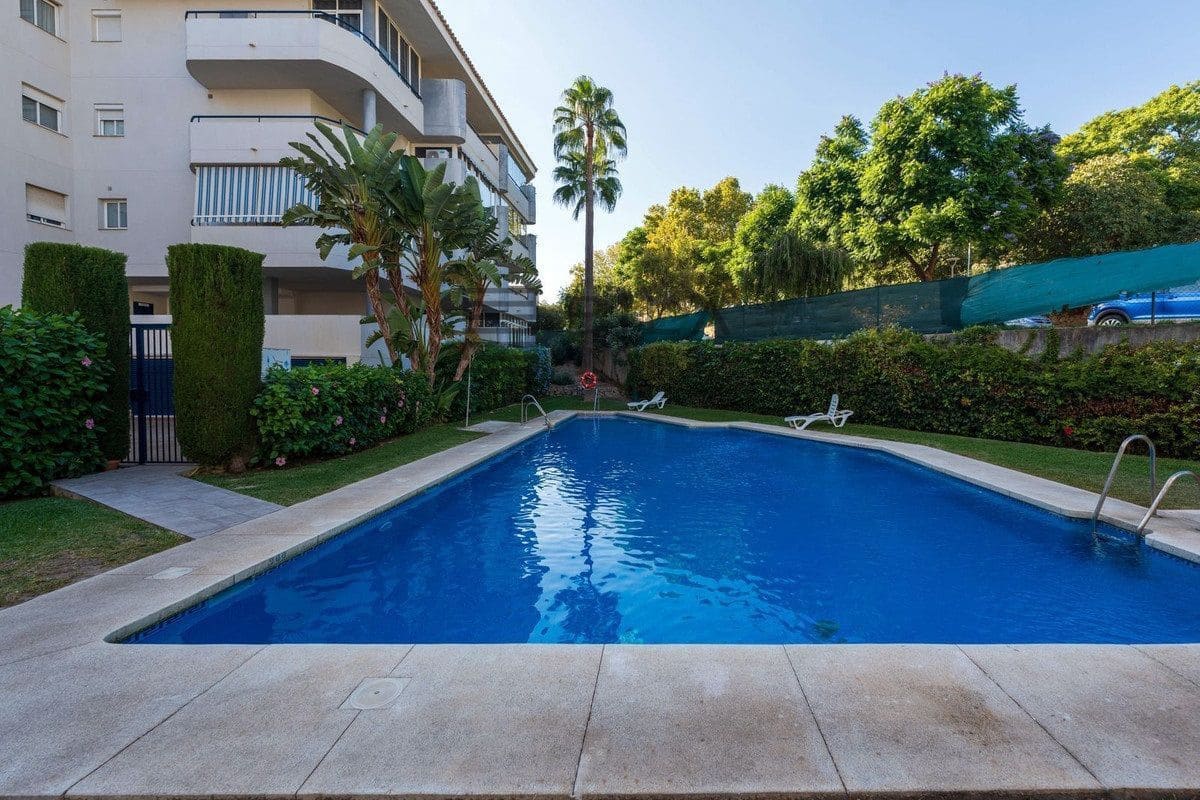 2 makuuhuone Asunto myytävänä paikassa Fuengirola mukana uima-altaan 
autotalli - 299 000 € (Ref: 9737751)