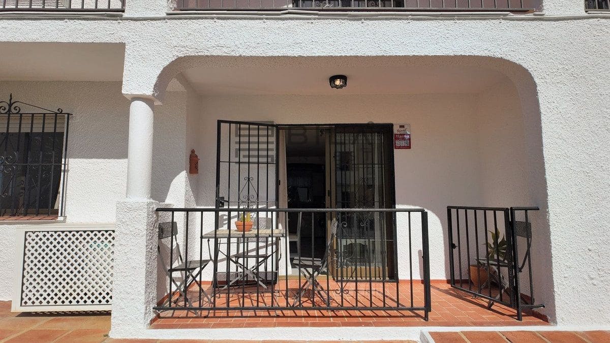 2 Zimmer Wohnung zu verkaufen in El Faro mit Pool - 258.000 € (Ref: 9737757)