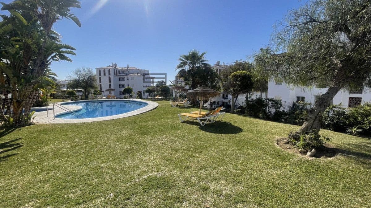 Piso de 2 habitaciones en Calahonda en venta con piscina garaje - 334.000 € (Ref: 9737760)