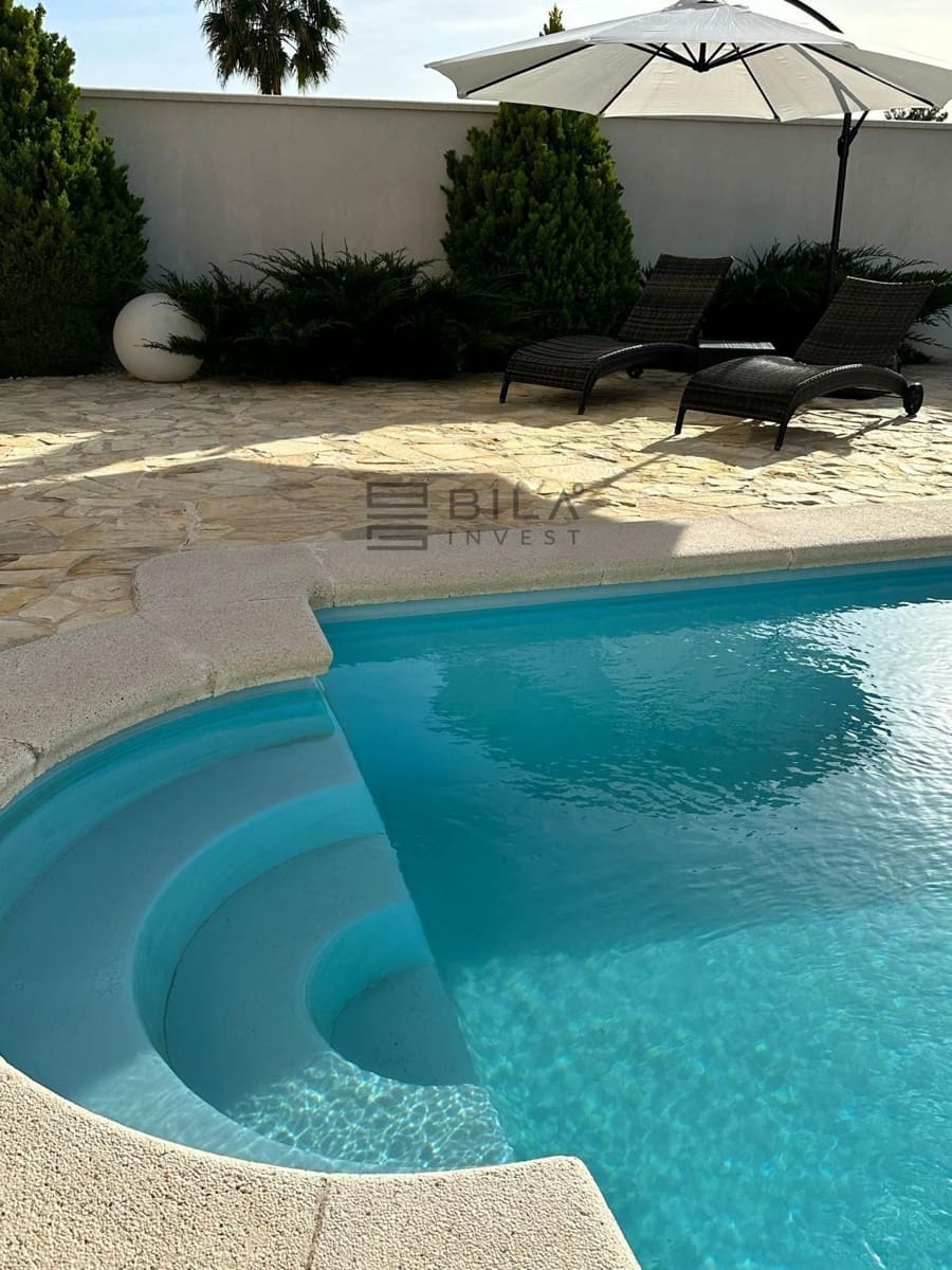 4 bedroom Townhouse for sale in Calahonda with pool garage - € 689,000 (Ref: 9742999)