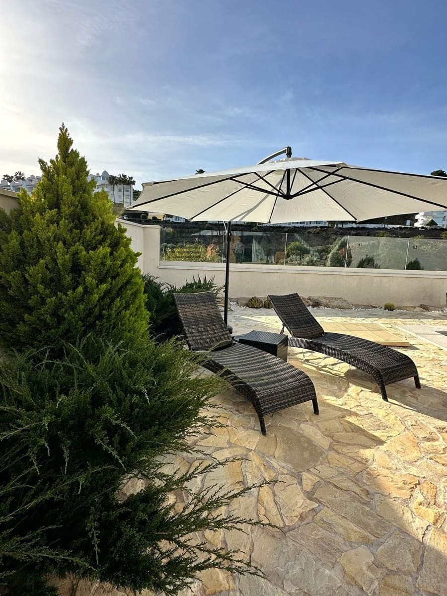 4 bedroom Townhouse for sale in Calahonda with pool garage - € 689,000 (Ref: 9742999)