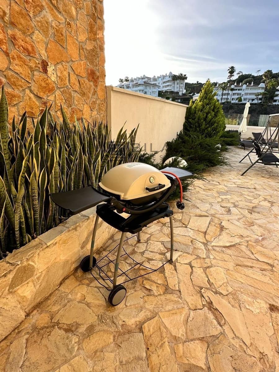 4 bedroom Townhouse for sale in Calahonda with pool garage - € 689,000 (Ref: 9742999)