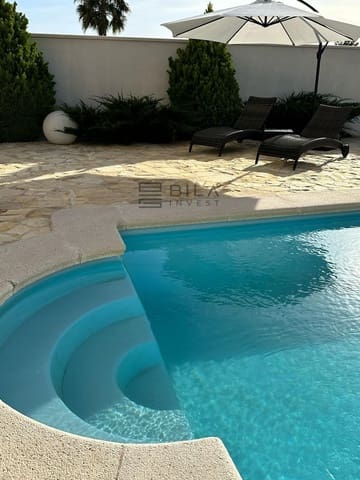 4 soverom Hus til salgs i Calahonda, Mijas med svømmebasseng garasje - € 689 000 (Ref: 9742999)