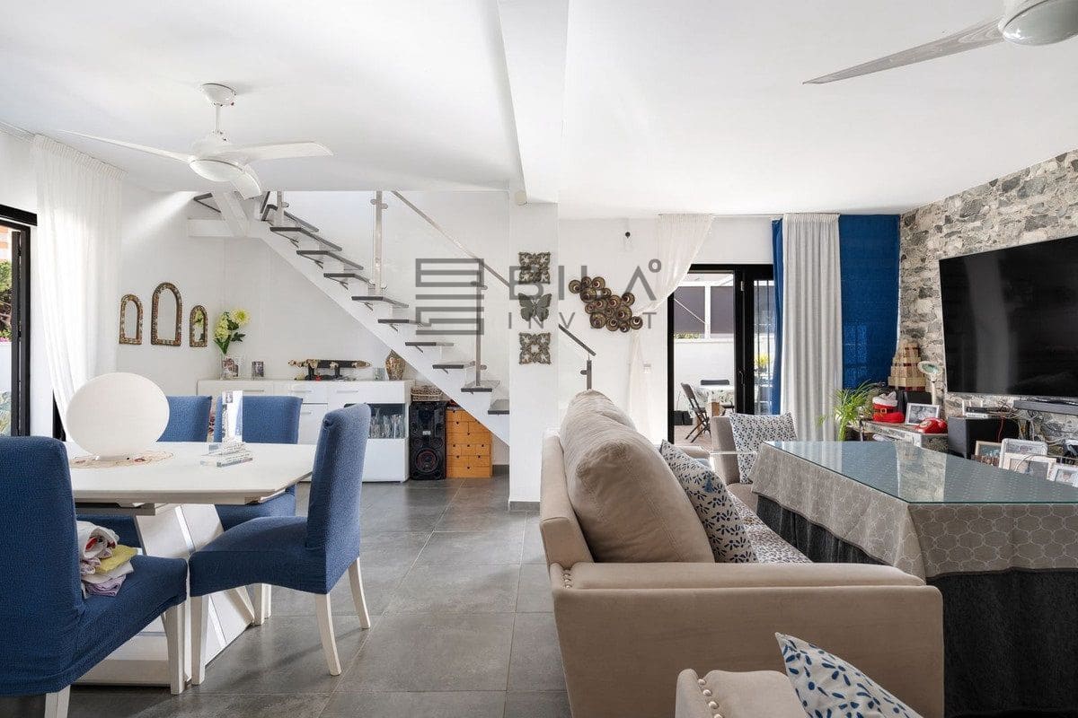 4 bedroom Villa for sale in Calahonda with pool - € 850,000 (Ref: 9743004)