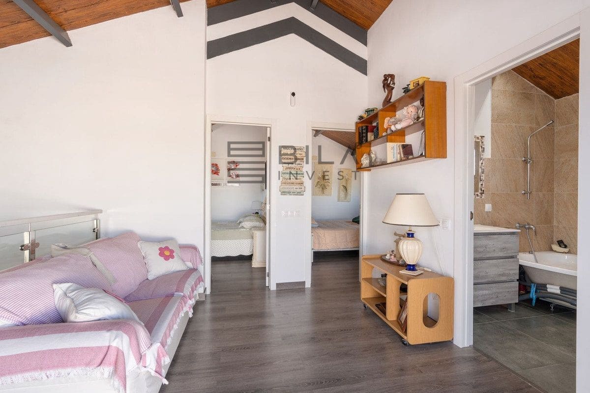 4 bedroom Villa for sale in Calahonda with pool - € 850,000 (Ref: 9743004)