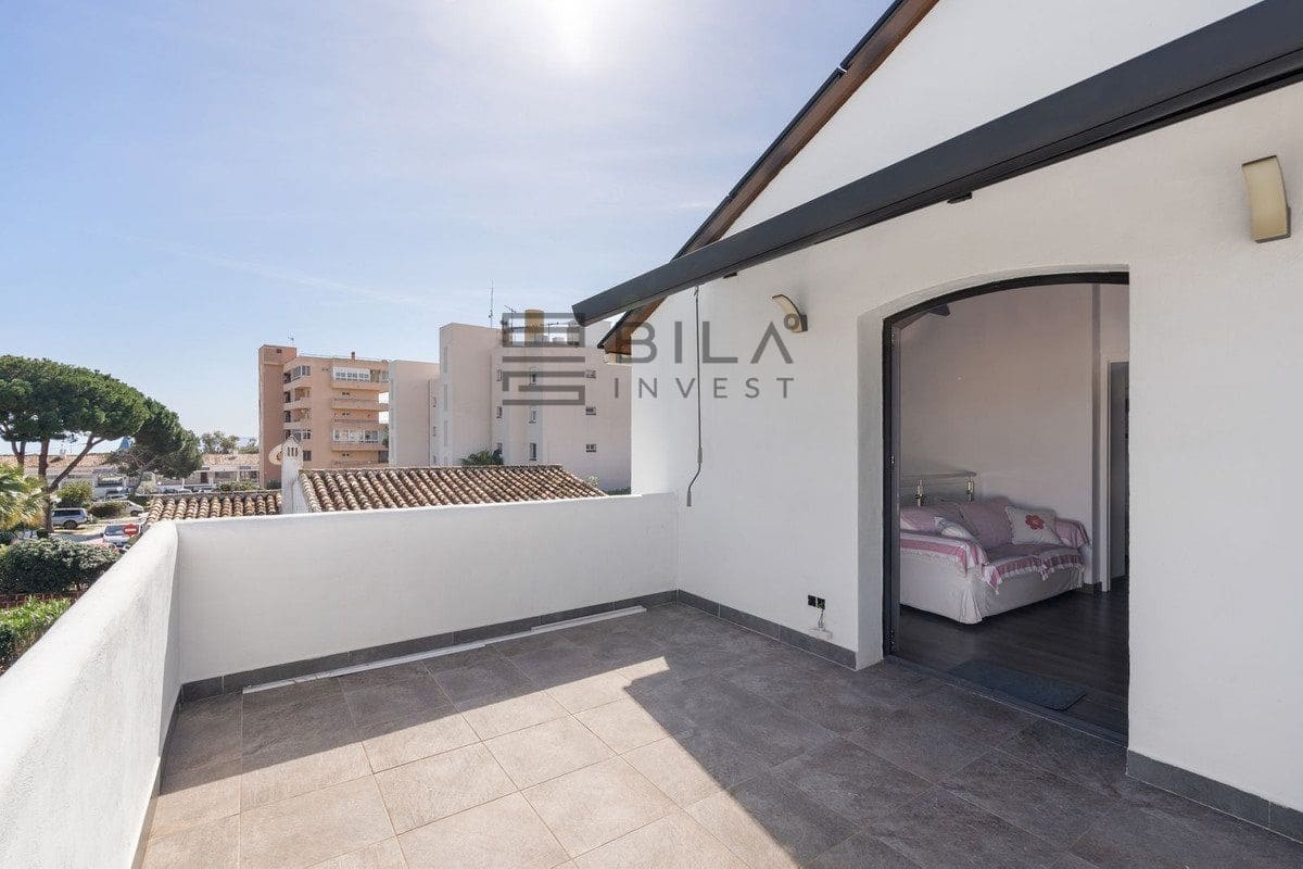 4 bedroom Villa for sale in Calahonda with pool - € 850,000 (Ref: 9743004)