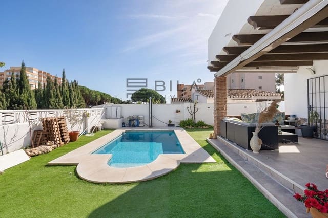 Chalet de 4 habitaciones en Calahonda, Mijas en venta con piscina - 850.000 € (Ref: 9743004)